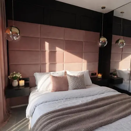 M16 Velvet Apartment Breslau